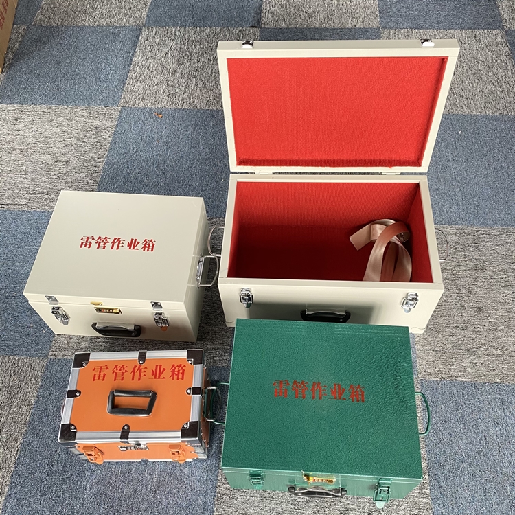 宝丰爆破工程作业箱如何选择？玻璃钢与传统材质的全面对比